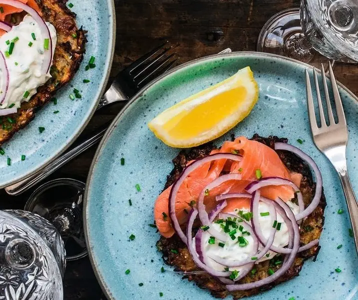 Rosti de papa con salmón ahumado