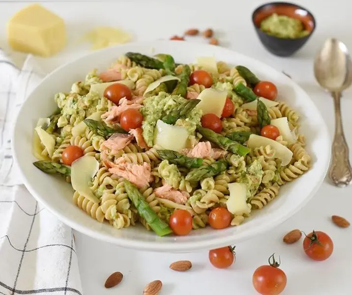 Pasta con pesto de espárragos