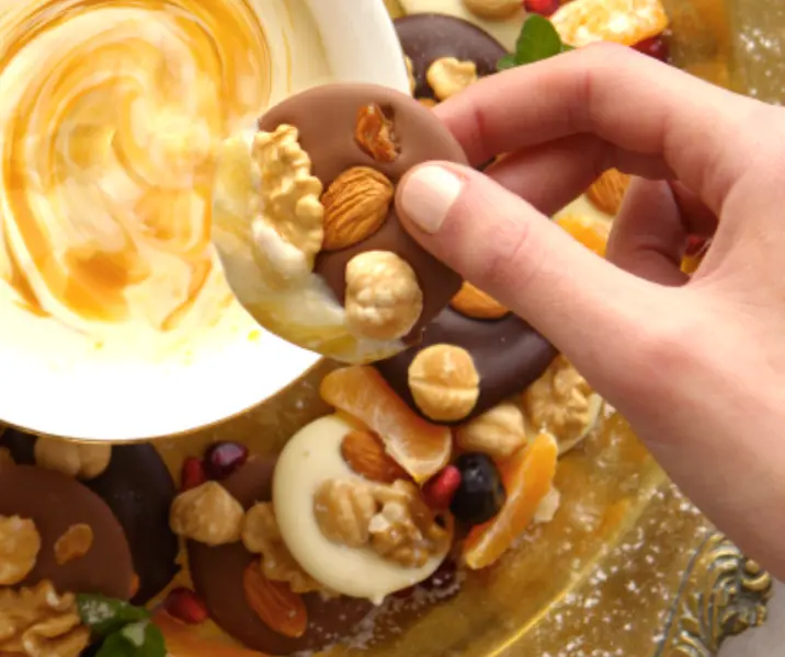 Mendiant con dip de queso crema y naranja