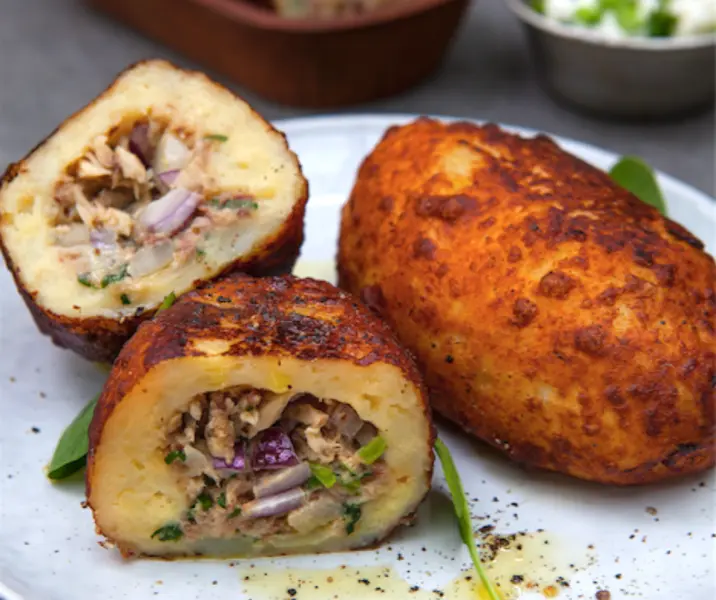 Papas rellenas con ensaladilla de jurel
