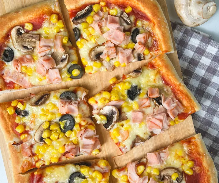 Pizzas caseras con jamón de pavo ahumado
