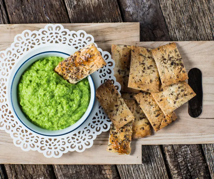 Pasta de arvejas con galletas de cóctel