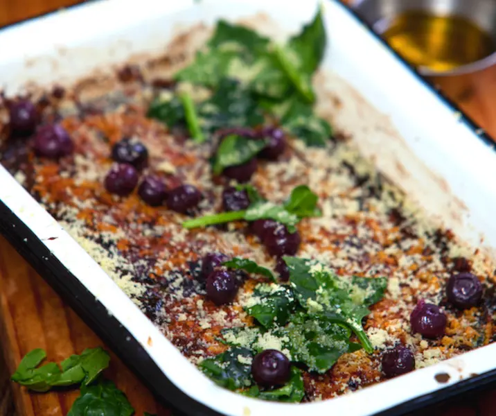 Budín de champiñones, espinaca y arándanos