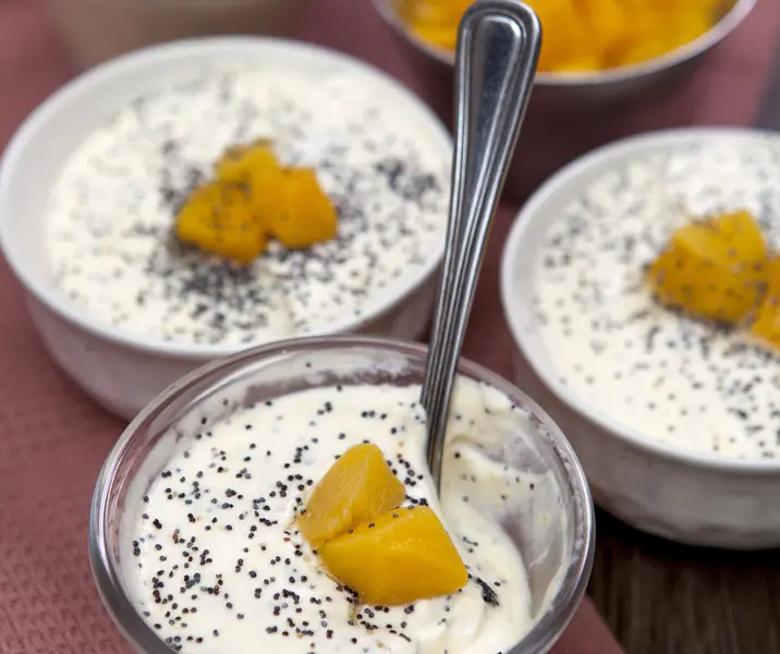 Mousse cremoso de duraznos con semillas de amapolas