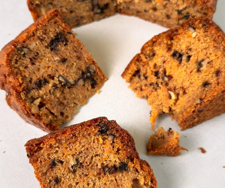 Queque de zanahoria, yogurt y nueces