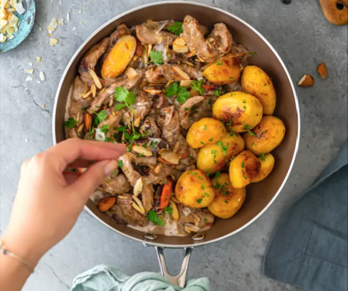 Pavo strogonof con crema de coco