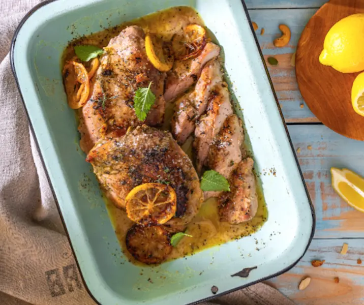 Trutro de pavo asado al limón y menta con quínoa