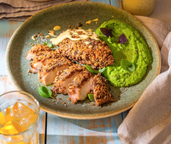 Filete de pavo con costra de frutos secos y champiñones