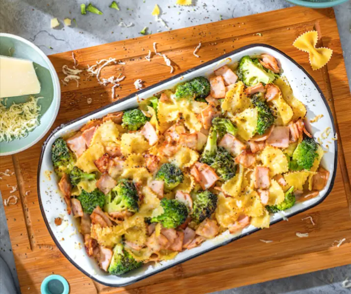 Pasta gratinada con pechuga de pavo y brócoli