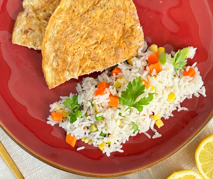 Tortilla de atún con arroz primavera