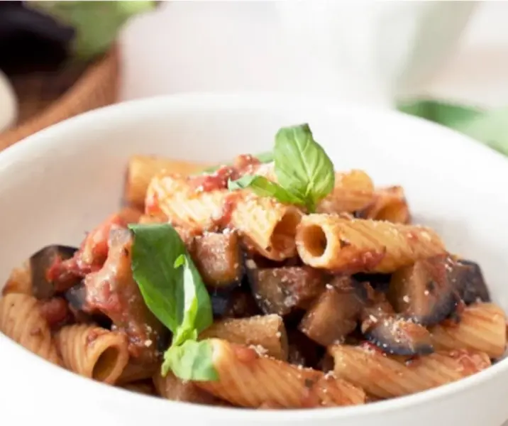 Pasta con berenjenas y tomate thermomix