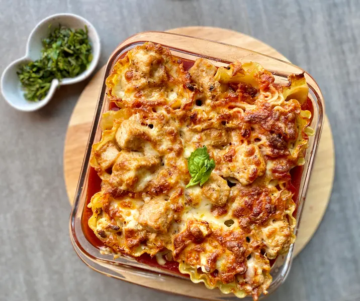 Rollitos de lasaña con pavo a la putanesca