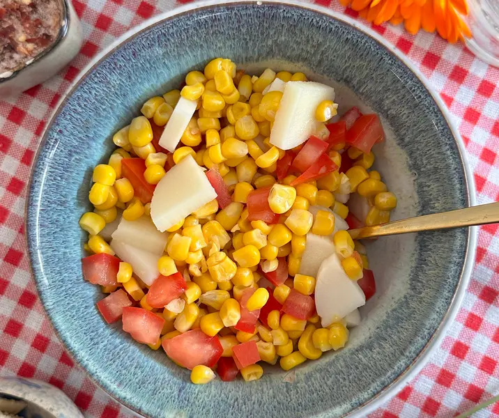 Ensalada de tomate, choclo y palmito