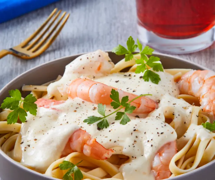 Fetuccini con salsa alfredo y camarones thermomix