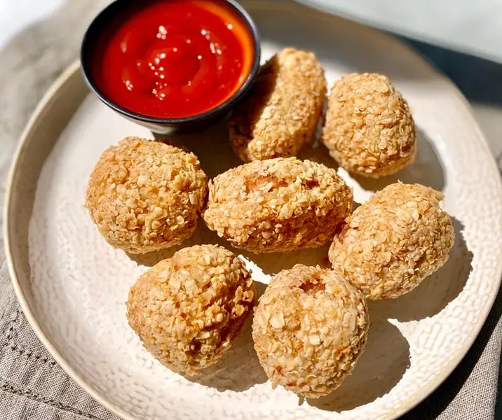 Albóndigas de pavo crocante con ensalada mix verde
