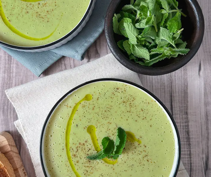 Crema de arvejas partidas con menta