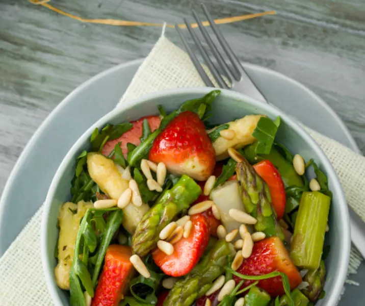 Ensalada de espárragos y frutillas thermomix