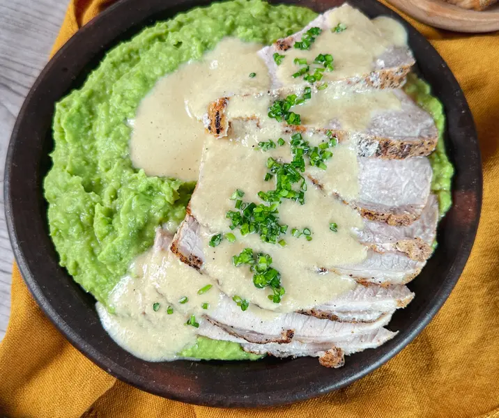 Puré de habas con lomito de cerdo