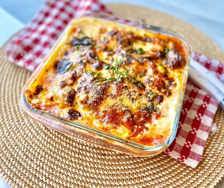 Lasaña napolitana con albóndigas de atún