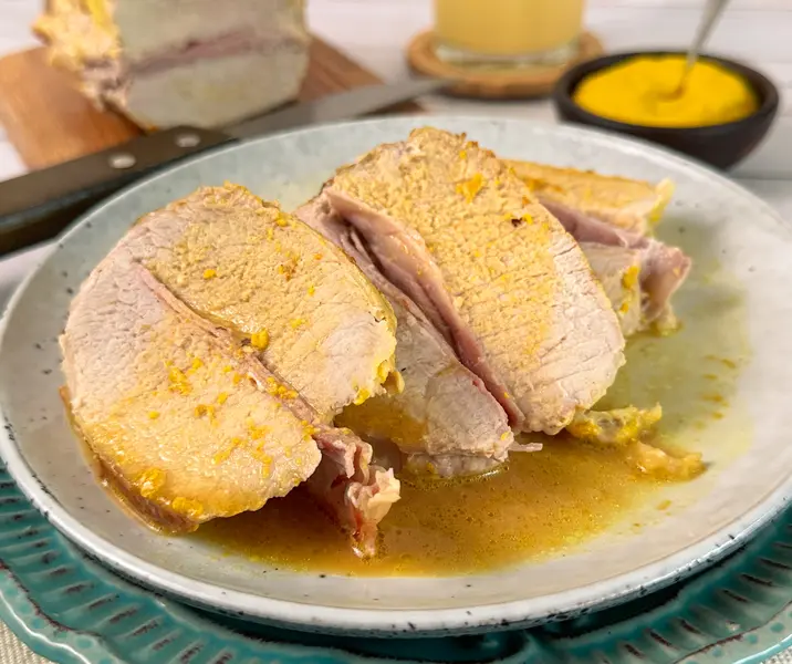 Lomo centro de cerdo con jamón, queso y mostaza