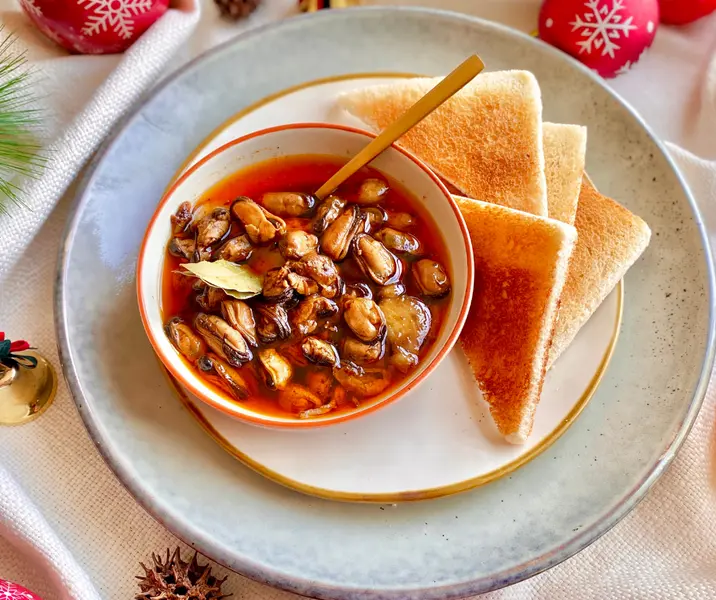 Choritos en salsa gallega con tostadas