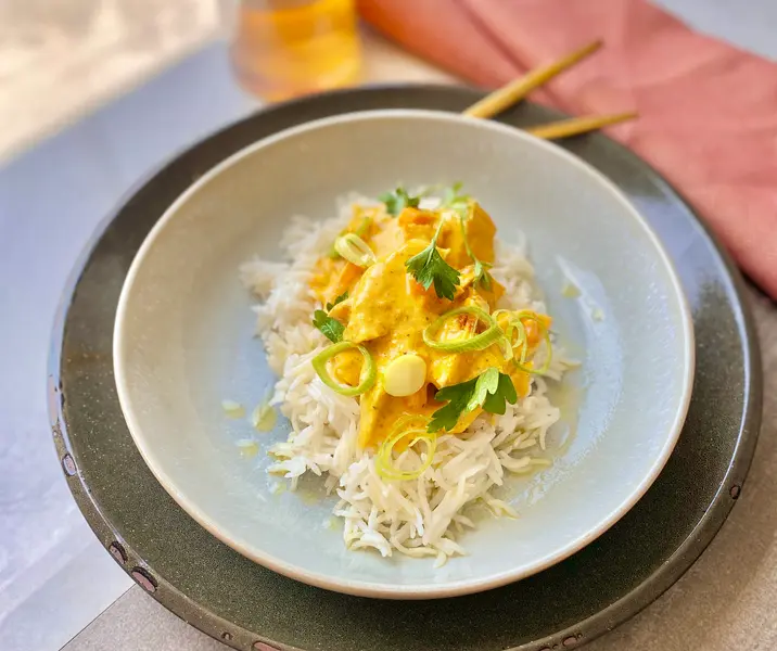 Pavo al curry con arroz