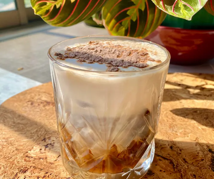 Doble shot espresso con espuma de cacao