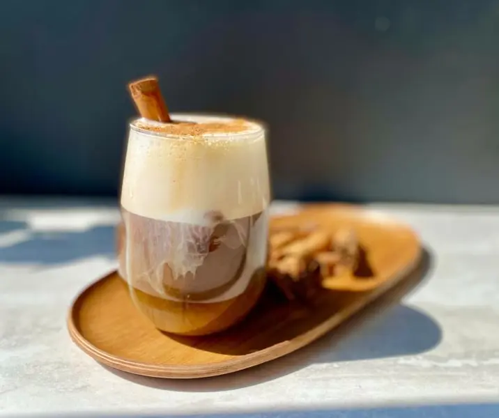 Doble shot espresso con canela y leche fría