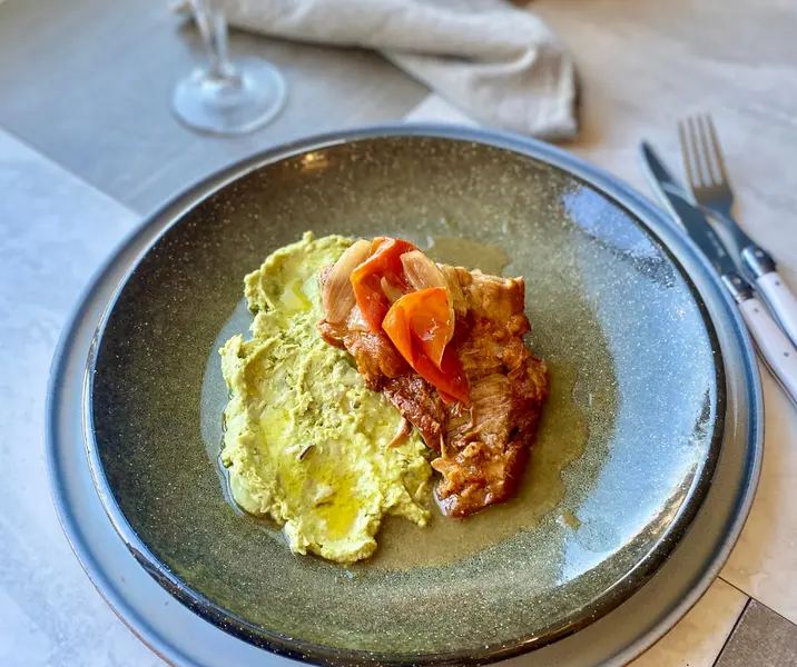 Puré de habas con plateada de cerdo