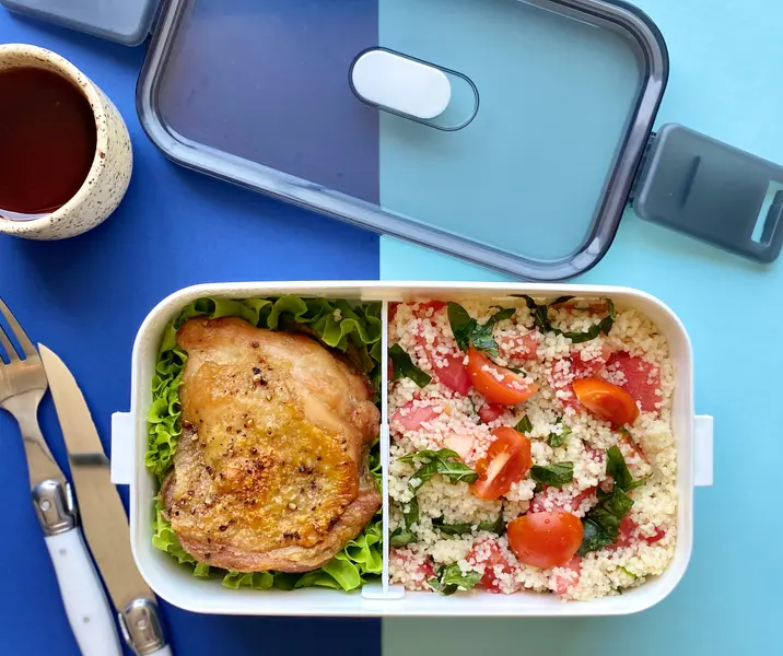 Trutro deshuesado clásico con cous cous a la caprese