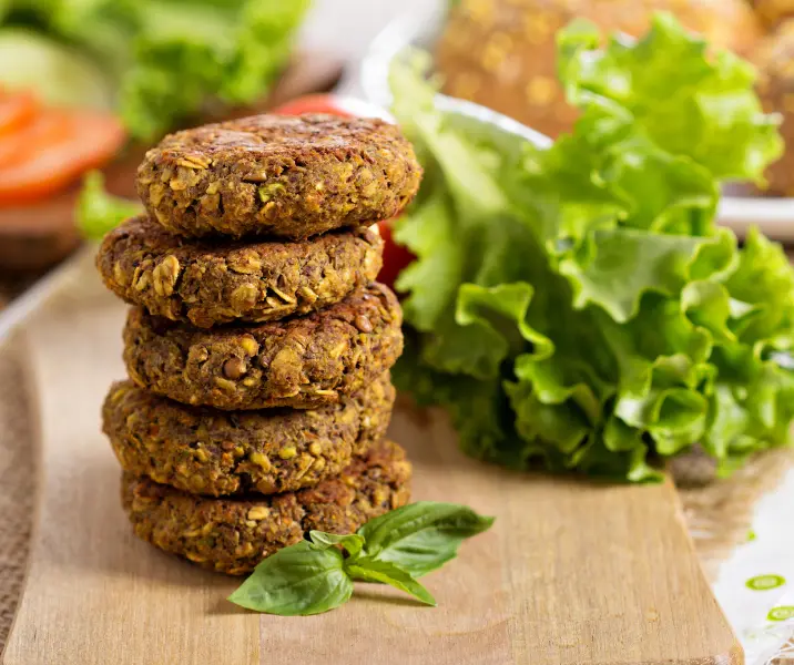 Hamburguesas de lentejas con ensalada vegano