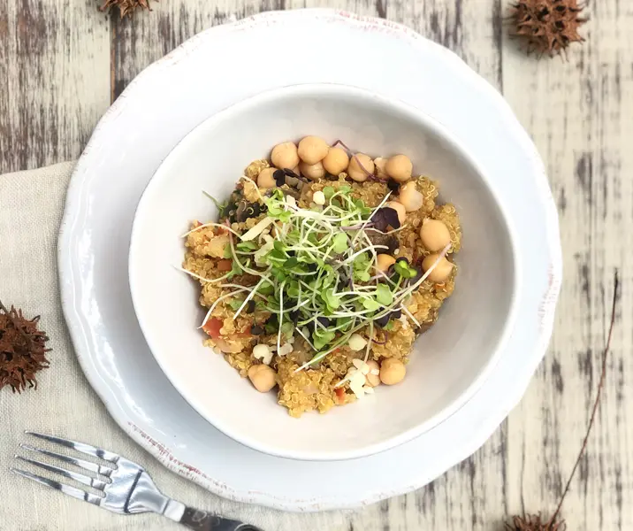 Quinotto de champiñones, garbanzos y tomates