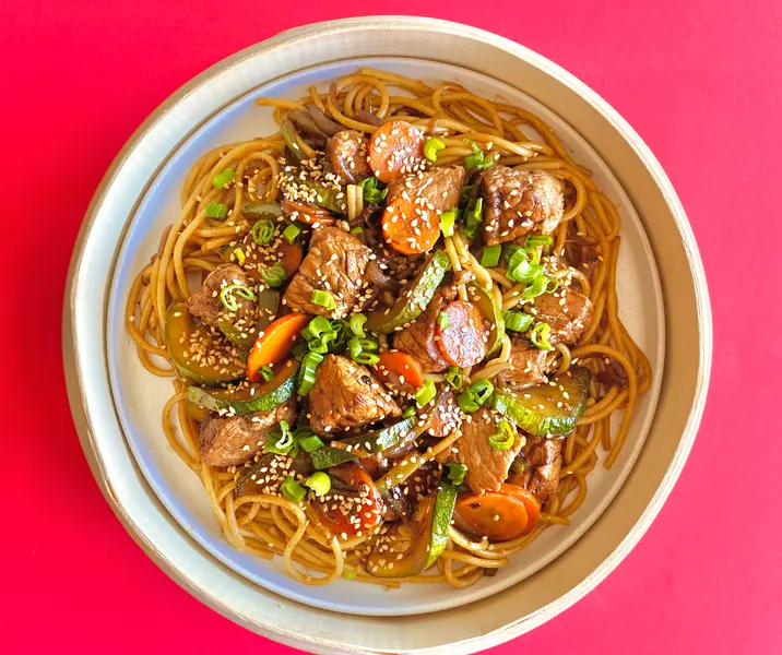 Salteado de cerdo con salsa sriracha