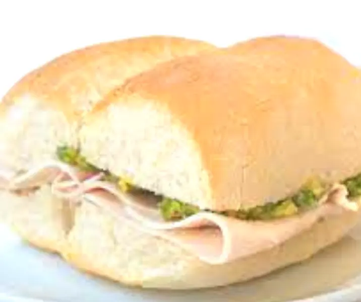 Marraqueta con palta y jamón de pavo