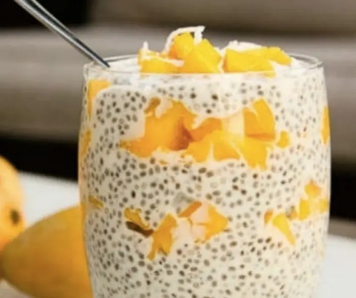 Yogurt con semillas y fruta deshidratada: mango, maní y chía maría ayuda