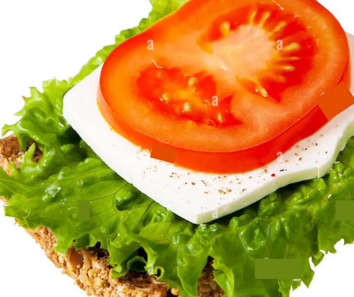 Pan integral con queso fresco, tomate y lechuga