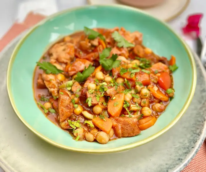 Guiso de trutros deshuesados con chorizo, aceitunas y garbanzos