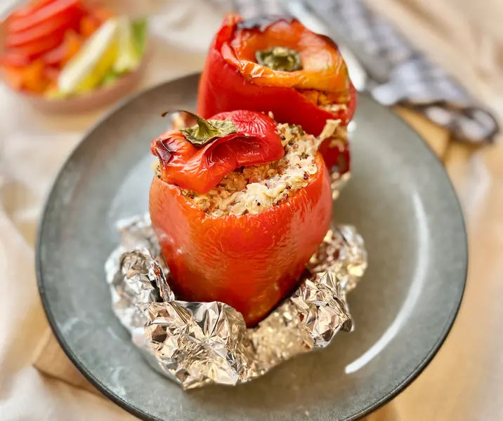 Pimentones rellenos con pollo y quínoa