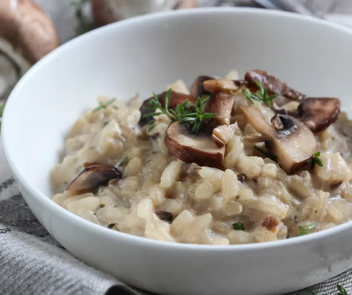 Guiso de arroz con champiñon vegano