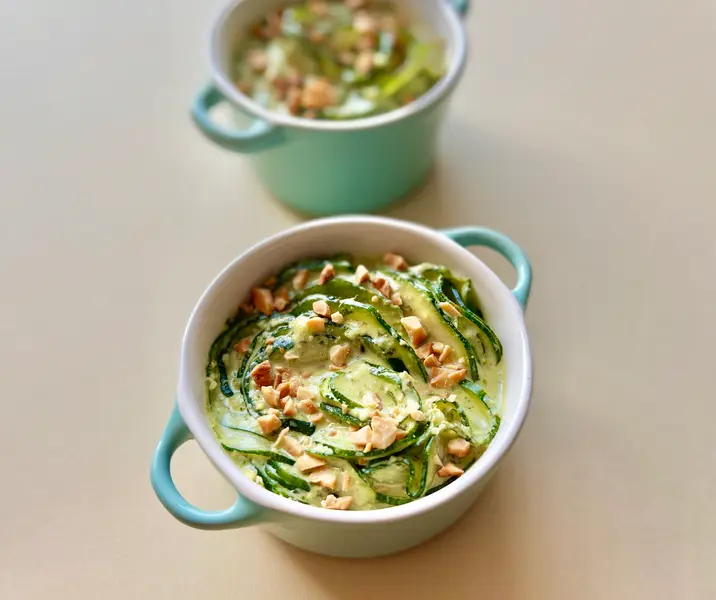 Pastelitos fríos de zapallo italiano con yogurt agridulce