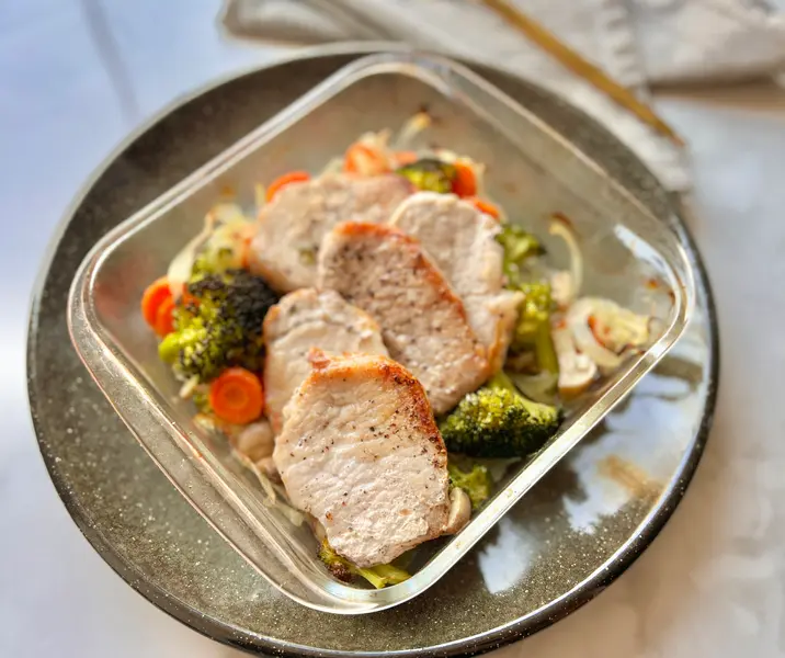 Lomo centro con champiñones al horno y brócoli asado