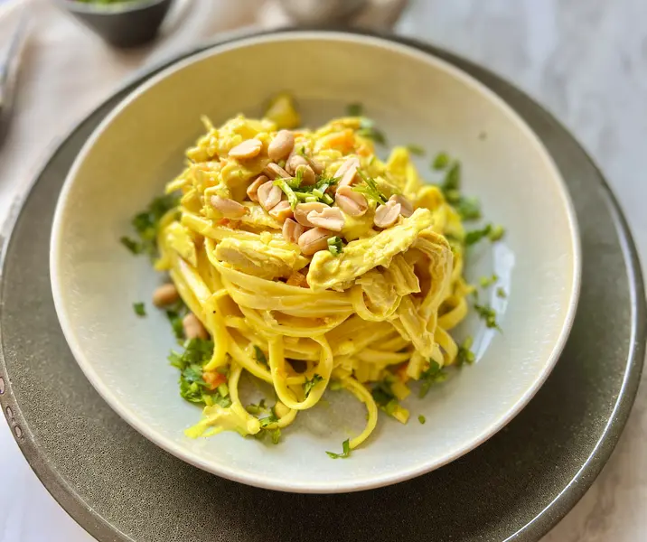 Fetuccini con pollo al curry