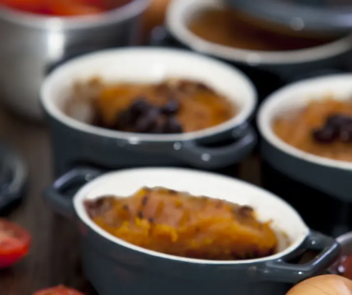 Pastel de porotos negros con zapallo asado vegano