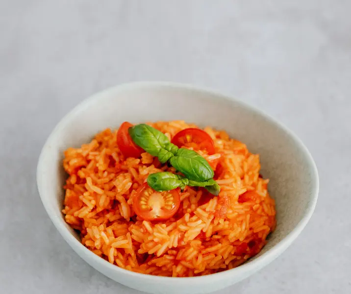 Risotto de tomate y albahaca vegano