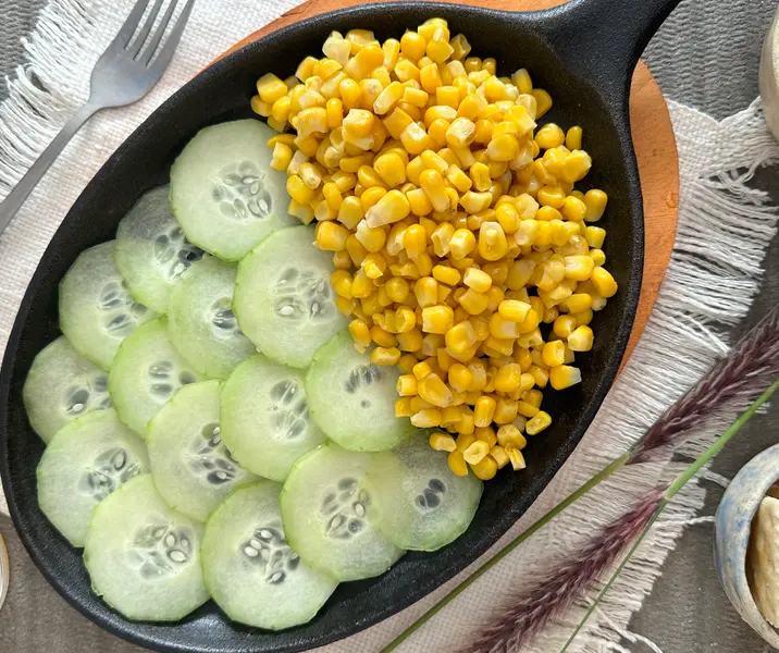 Ensalada de choclo y pepino vegano