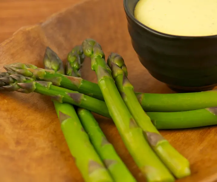 Espárragos con mayonesa vegetal
