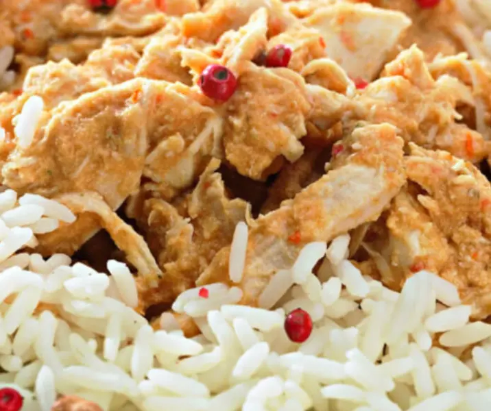 Pollo con salsa de maní acompañado de arroz thermomix