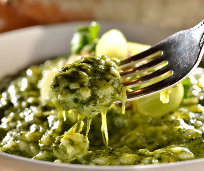 Risotto de mote con pesto de palta y espinaca vegano
