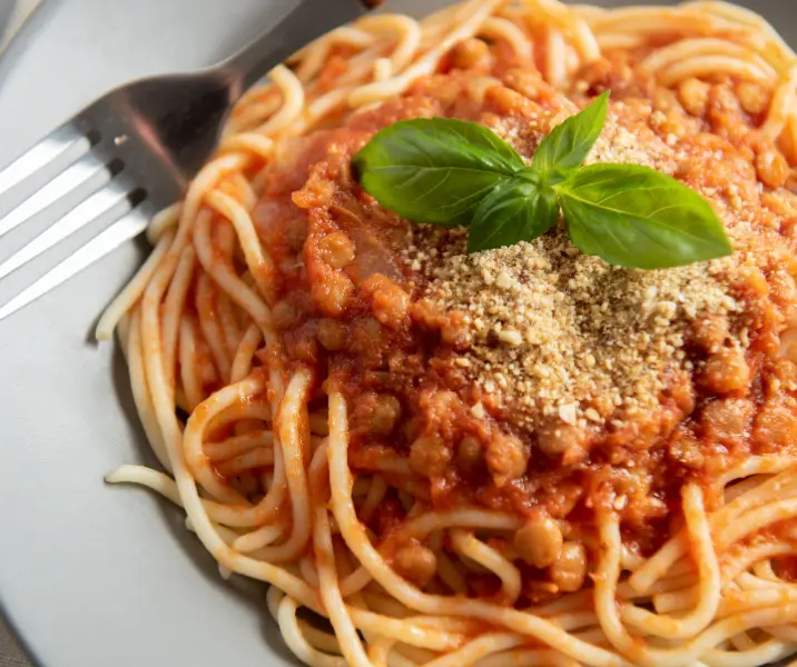 Tallarines con boloñesa de lentejas vegano
