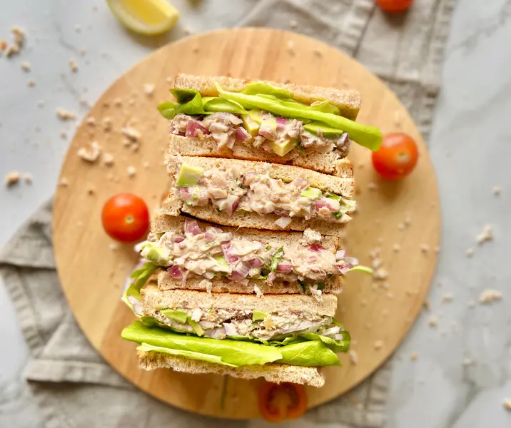 Sándwich alimonado de jurel y lechuga